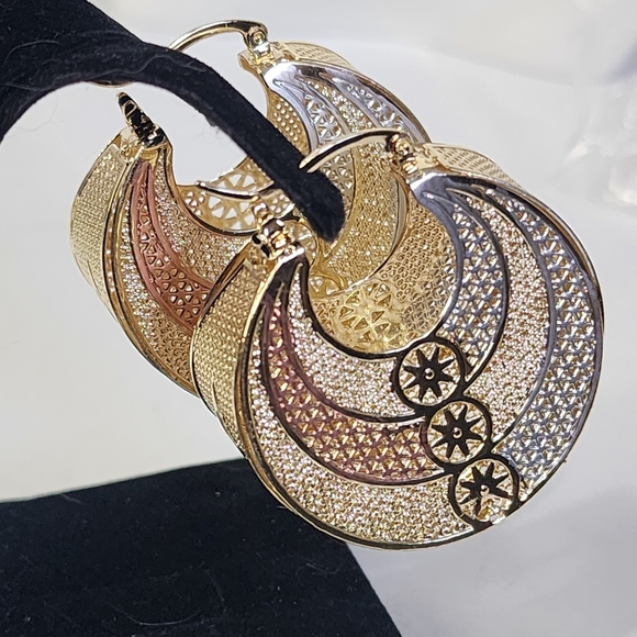Unique Tricolor Gold Mesh Basket Purse Style Earrings - Picture 6 of 10